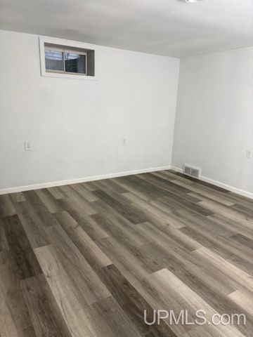 505 W Southland Avenue, Ironwood, MI 49938