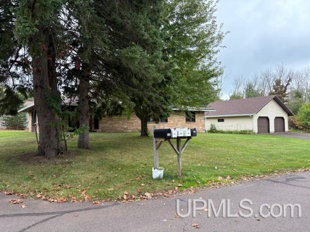 505 W Southland Avenue, Ironwood, MI 49938