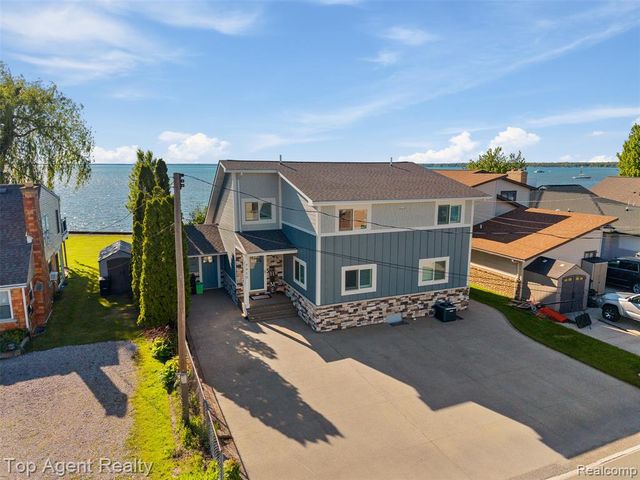 7910 Anchor Bay Drive, Clay, MI 48001