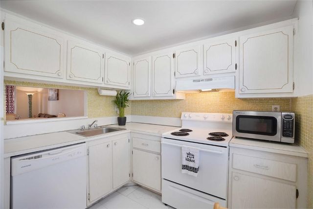 2650 NW 49th Avenue 320, Lauderdale Lakes, FL 33313