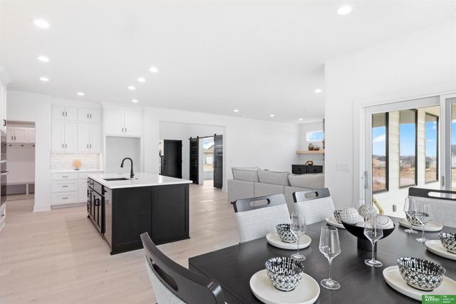 5508 Kestrel Parkway, Elkhorn, NE 68022