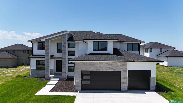 5508 Kestrel Parkway, Elkhorn, NE 68022