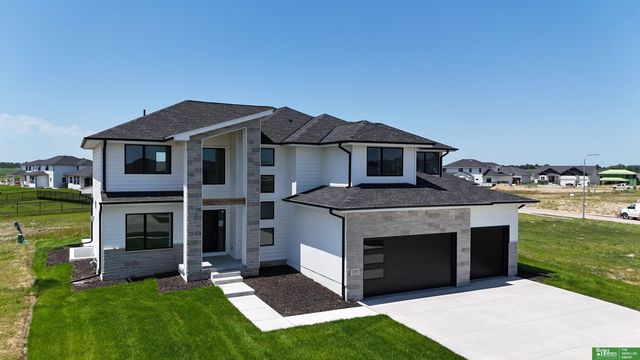 5508 Kestrel Parkway, Elkhorn, NE 68022