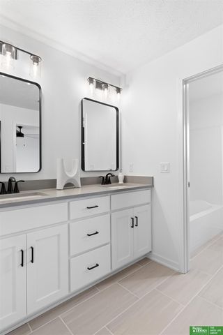 5508 Kestrel Parkway, Elkhorn, NE 68022