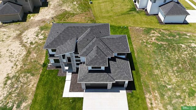 5508 Kestrel Parkway, Elkhorn, NE 68022