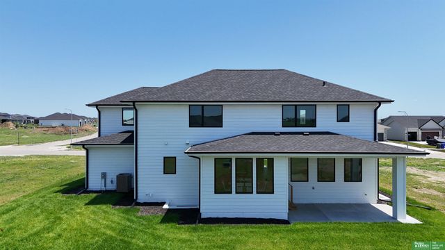 5508 Kestrel Parkway, Elkhorn, NE 68022