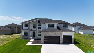 5508 Kestrel Parkway, Elkhorn, NE 68022