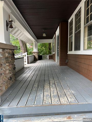 110 Romaine Place, Leonia, NJ 07605