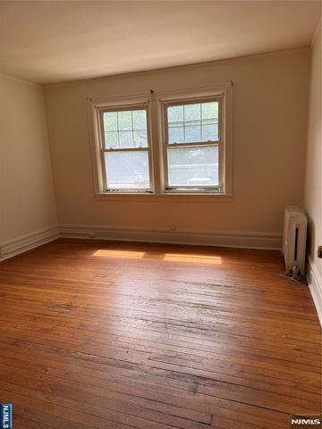 110 Romaine Place, Leonia, NJ 07605