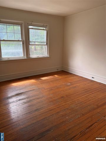 110 Romaine Place, Leonia, NJ 07605