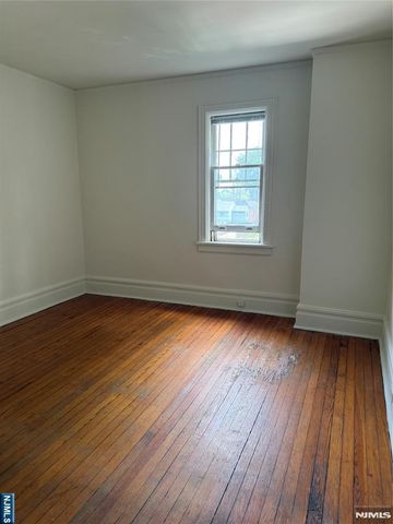 110 Romaine Place, Leonia, NJ 07605