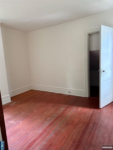 110 Romaine Place, Leonia, NJ 07605