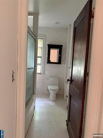 110 Romaine Place, Leonia, NJ 07605