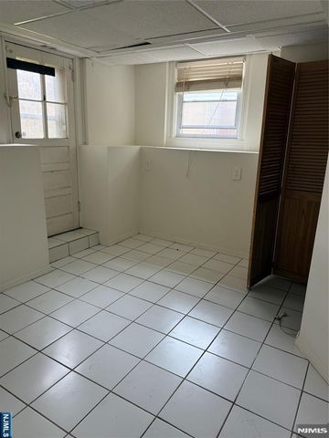 110 Romaine Place, Leonia, NJ 07605