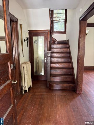 110 Romaine Place, Leonia, NJ 07605