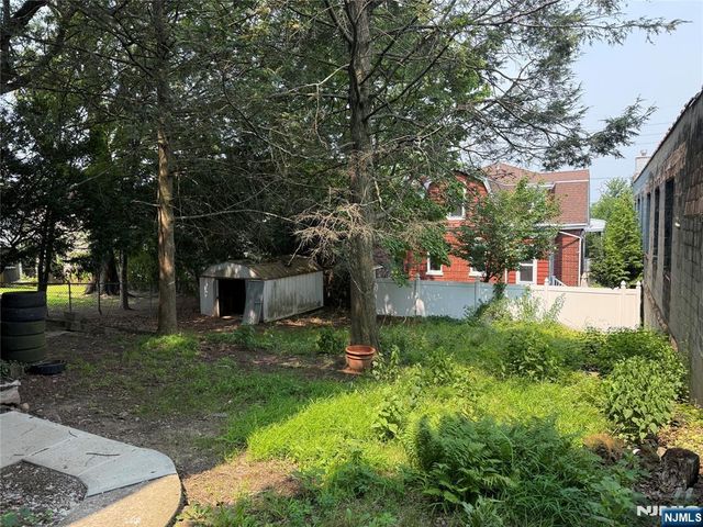 110 Romaine Place, Leonia, NJ 07605