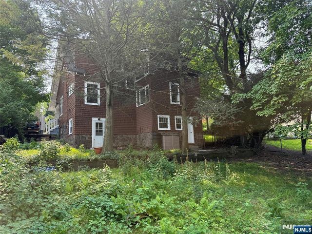 110 Romaine Place, Leonia, NJ 07605