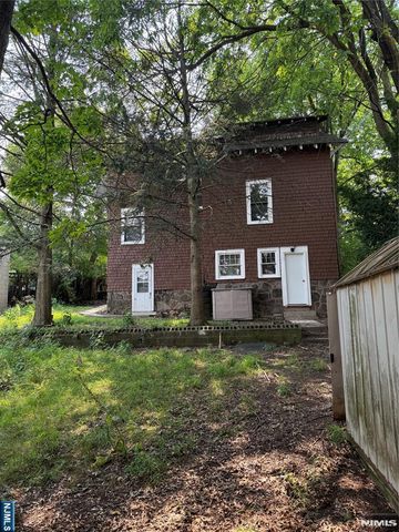 110 Romaine Place, Leonia, NJ 07605