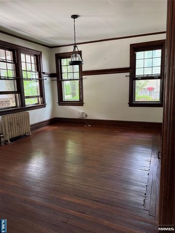 110 Romaine Place, Leonia, NJ 07605