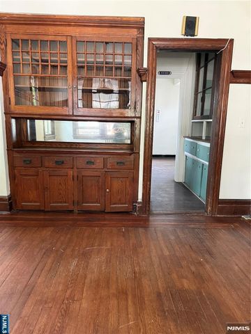 110 Romaine Place, Leonia, NJ 07605