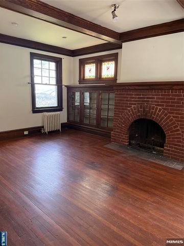 110 Romaine Place, Leonia, NJ 07605