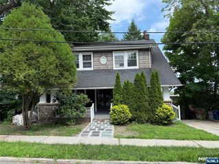 110 Romaine Place, Leonia, NJ 07605