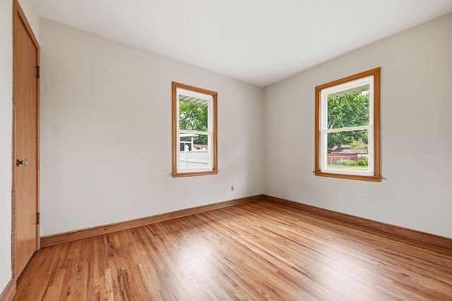 1015 Dionne Street, Roseville, MN 55113