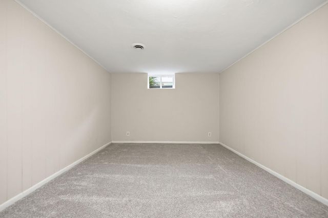 1015 Dionne Street, Roseville, MN 55113