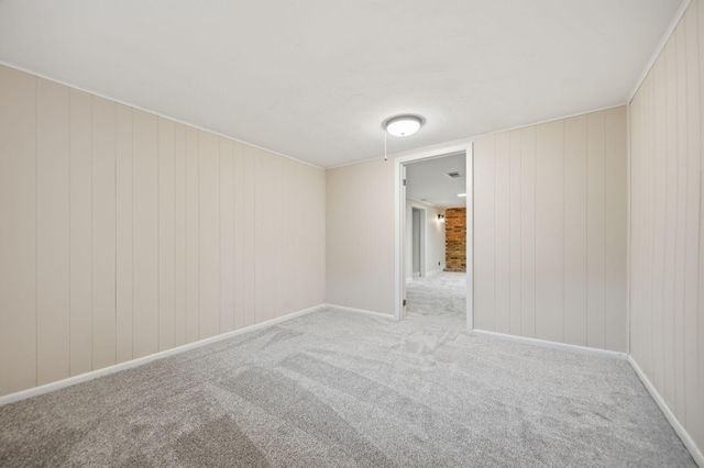 1015 Dionne Street, Roseville, MN 55113