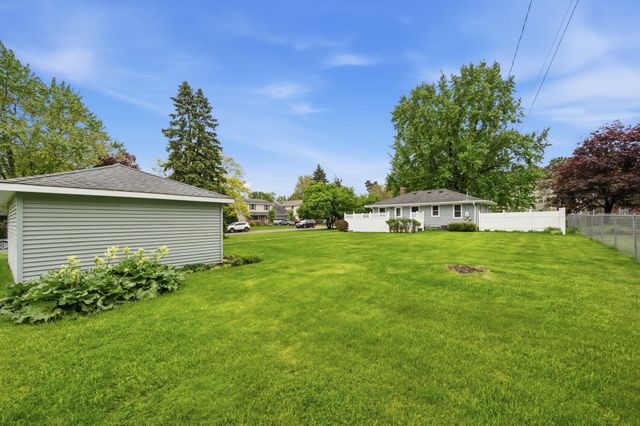1015 Dionne Street, Roseville, MN 55113