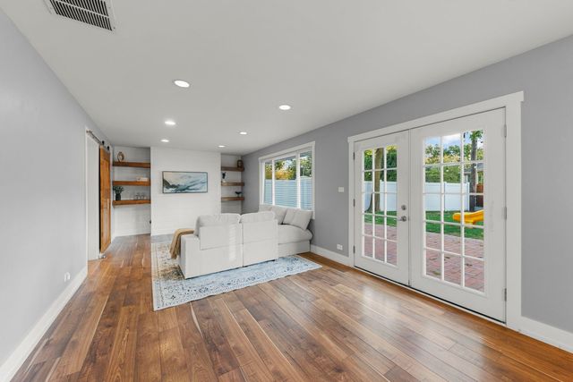 314 Brookside Circle, Wheaton, IL 60187