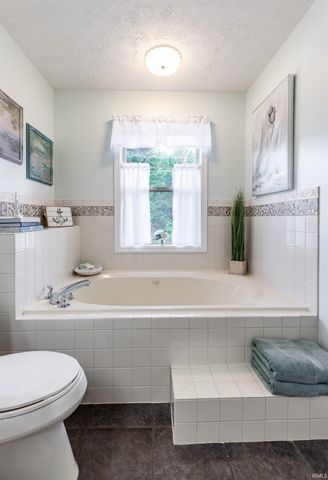 3212 Roselawn Drive, Evansville, IN 47711