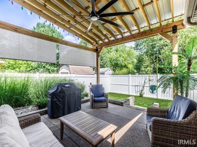 3212 Roselawn Drive, Evansville, IN 47711