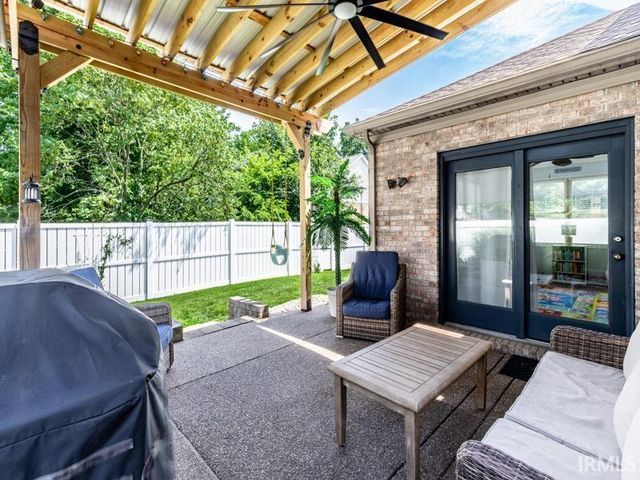 3212 Roselawn Drive, Evansville, IN 47711
