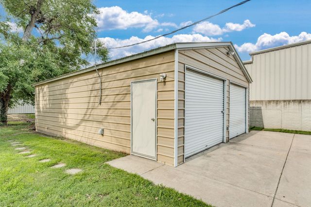 110 E 10th, El Dorado, KS 67042