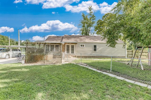 110 E 10th, El Dorado, KS 67042