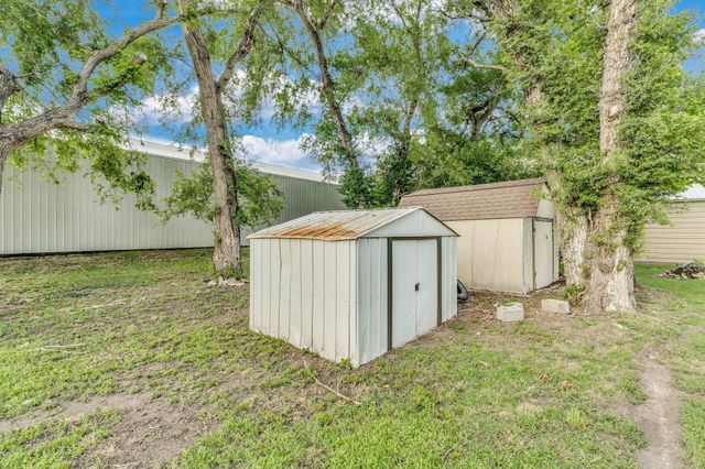110 E 10th, El Dorado, KS 67042