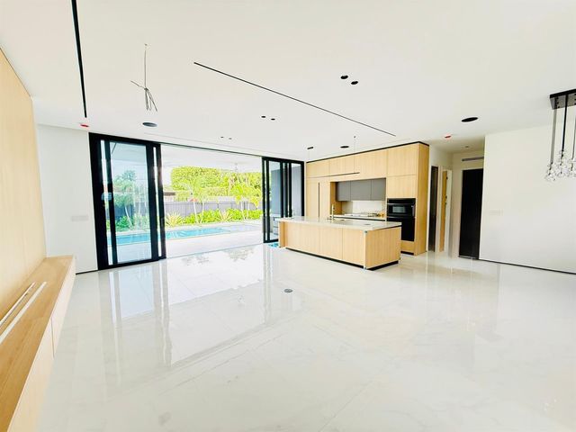 8966 SW 40th Terrace, Miami, FL 33165