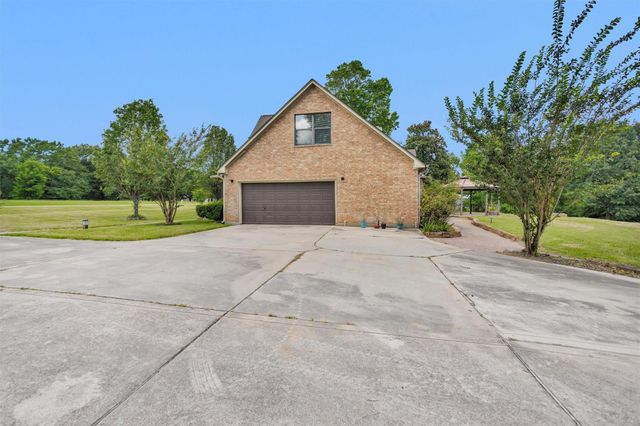 21 Ranch Road One, Willis, TX 77378