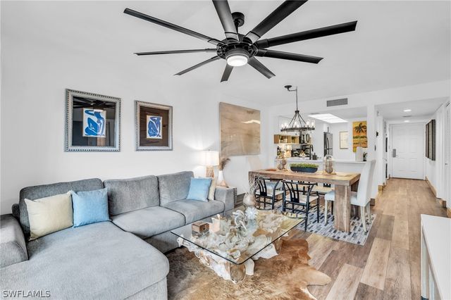 600 Neapolitan WAY 353, Naples, FL 34103