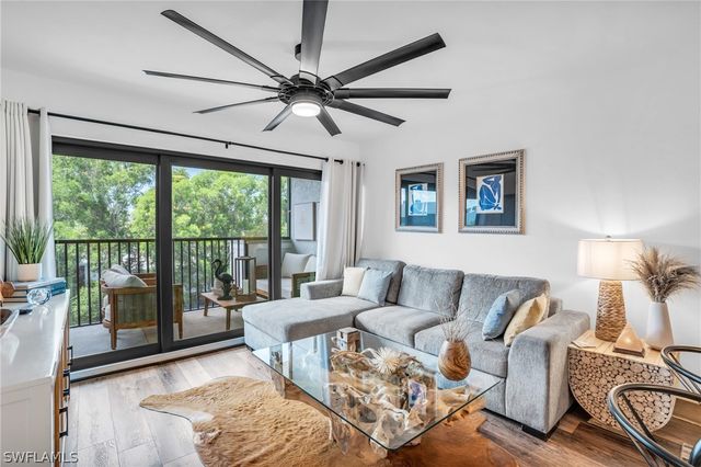 600 Neapolitan WAY 353, Naples, FL 34103