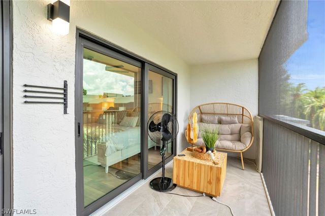 600 Neapolitan WAY 353, Naples, FL 34103