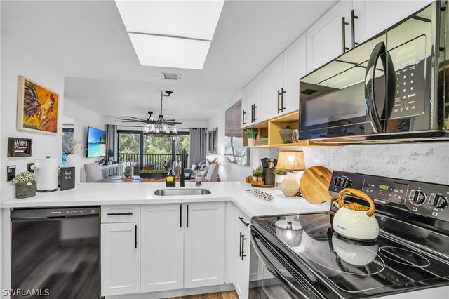 600 Neapolitan WAY 353, Naples, FL 34103