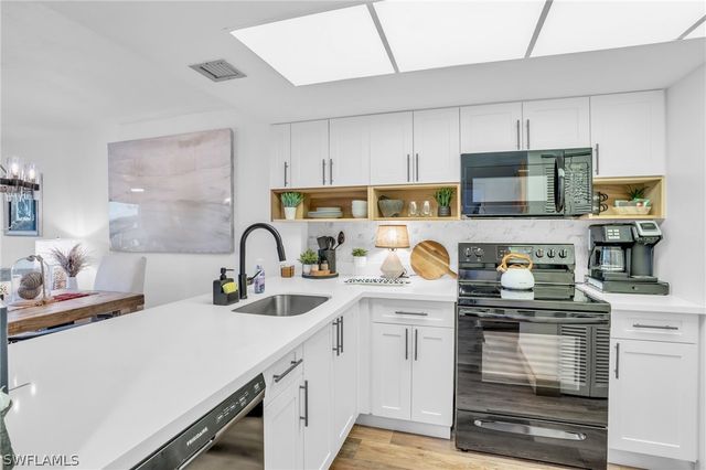 600 Neapolitan WAY 353, Naples, FL 34103