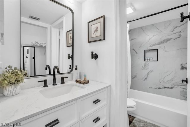 600 Neapolitan WAY 353, Naples, FL 34103