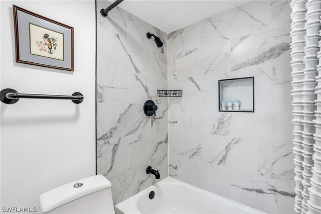 600 Neapolitan WAY 353, Naples, FL 34103