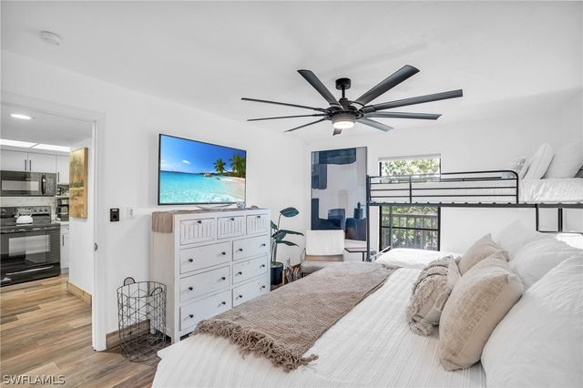 600 Neapolitan WAY 353, Naples, FL 34103