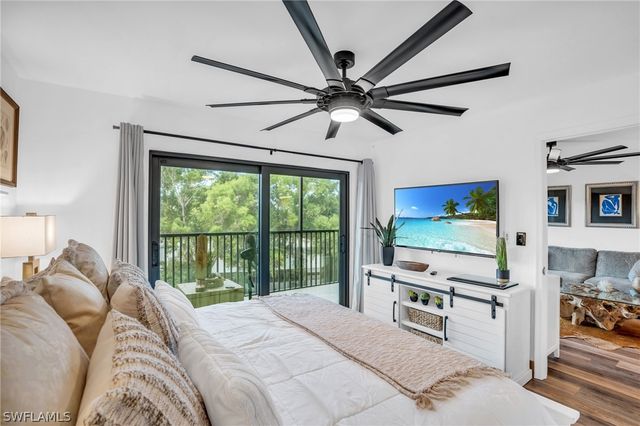 600 Neapolitan WAY 353, Naples, FL 34103