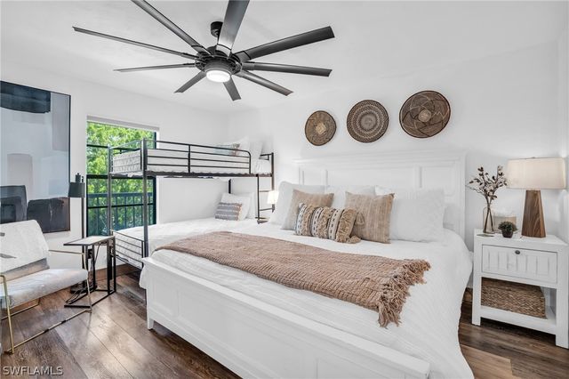 600 Neapolitan WAY 353, Naples, FL 34103