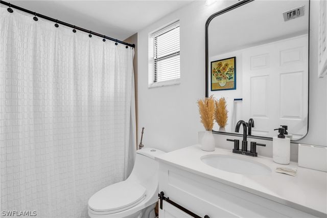 600 Neapolitan WAY 353, Naples, FL 34103